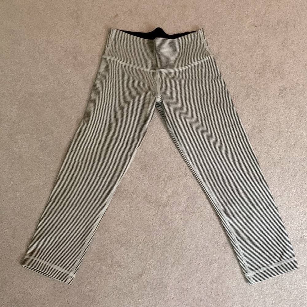 Lululemon Sz 4 Striped Crops